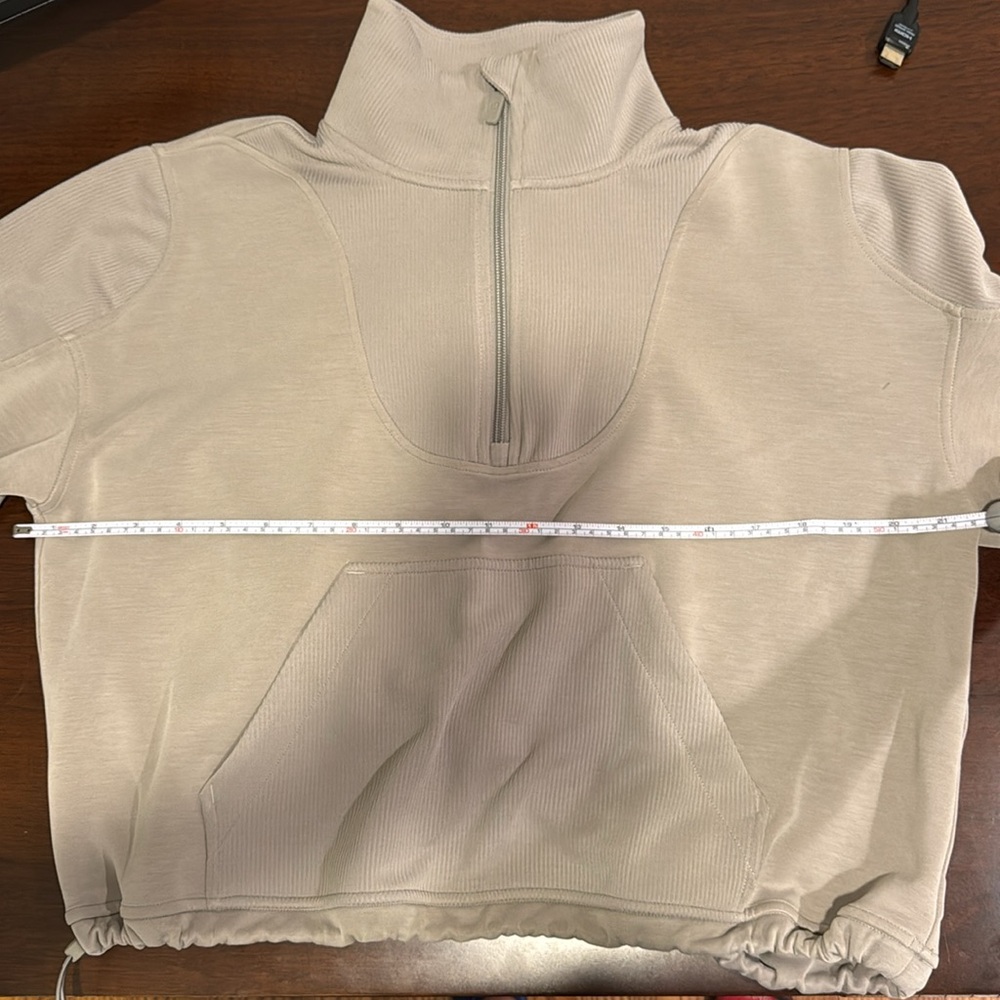 lululemon athletica Light Gray/Cream Half-Zip Cropped Sweatshirt - Picture 5 of 6